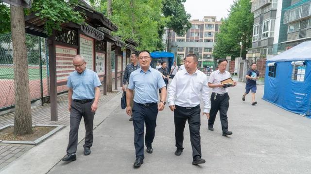 积极回应政协委员建议郑胡勇赴天全县第一初级中学调研